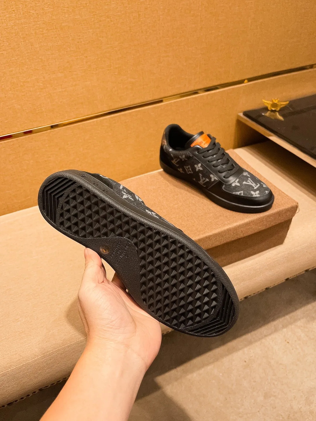 Men's shoes 💰 380💰【LV】🔥 Louis Vuitton, high-end men's shoes brand official website 1:1 latest masterpiece: the upper is made of Italian imported first-layer cowhide with a comfortable and breathable lining➕original non-slip and wear-resistant outsole🔥, making walking more convenient and comfortable! An exclusive new model, a stunning work, a beautiful 1:1 replica [color] compared to the official quality! Create a fashionable personality to set off your uniqueness! A must-have for trendy men! Classic 🔥Size: 38-44 Color: 🔥 2⃣️colors available🔥.